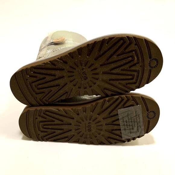 UGG Australia Bailey Button Metallic Silver Sheepskin Short Boots Womens Size 8 - Picture 7 of 10